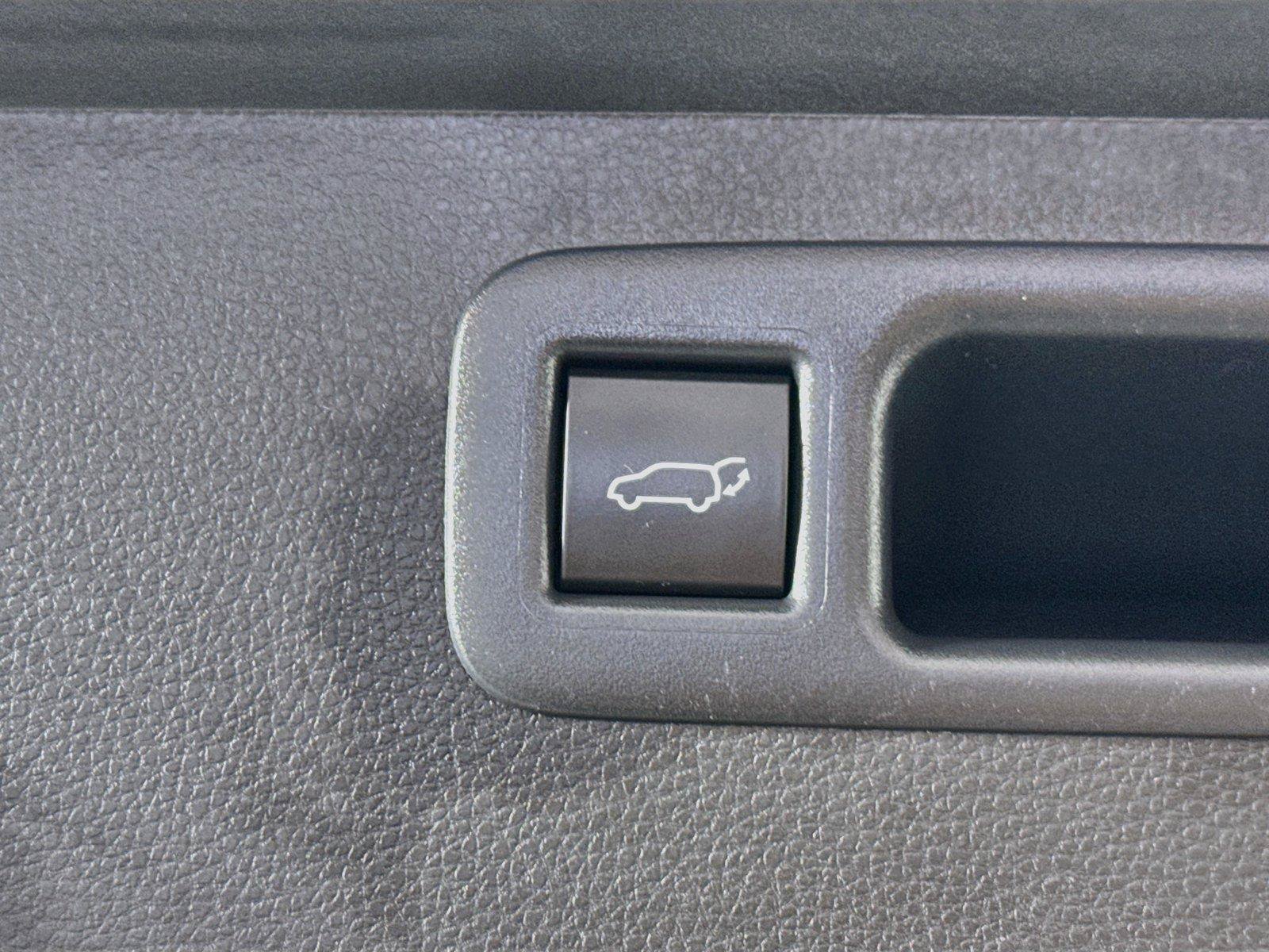 Used 2023 Toyota Highlander XLE FWD image 43