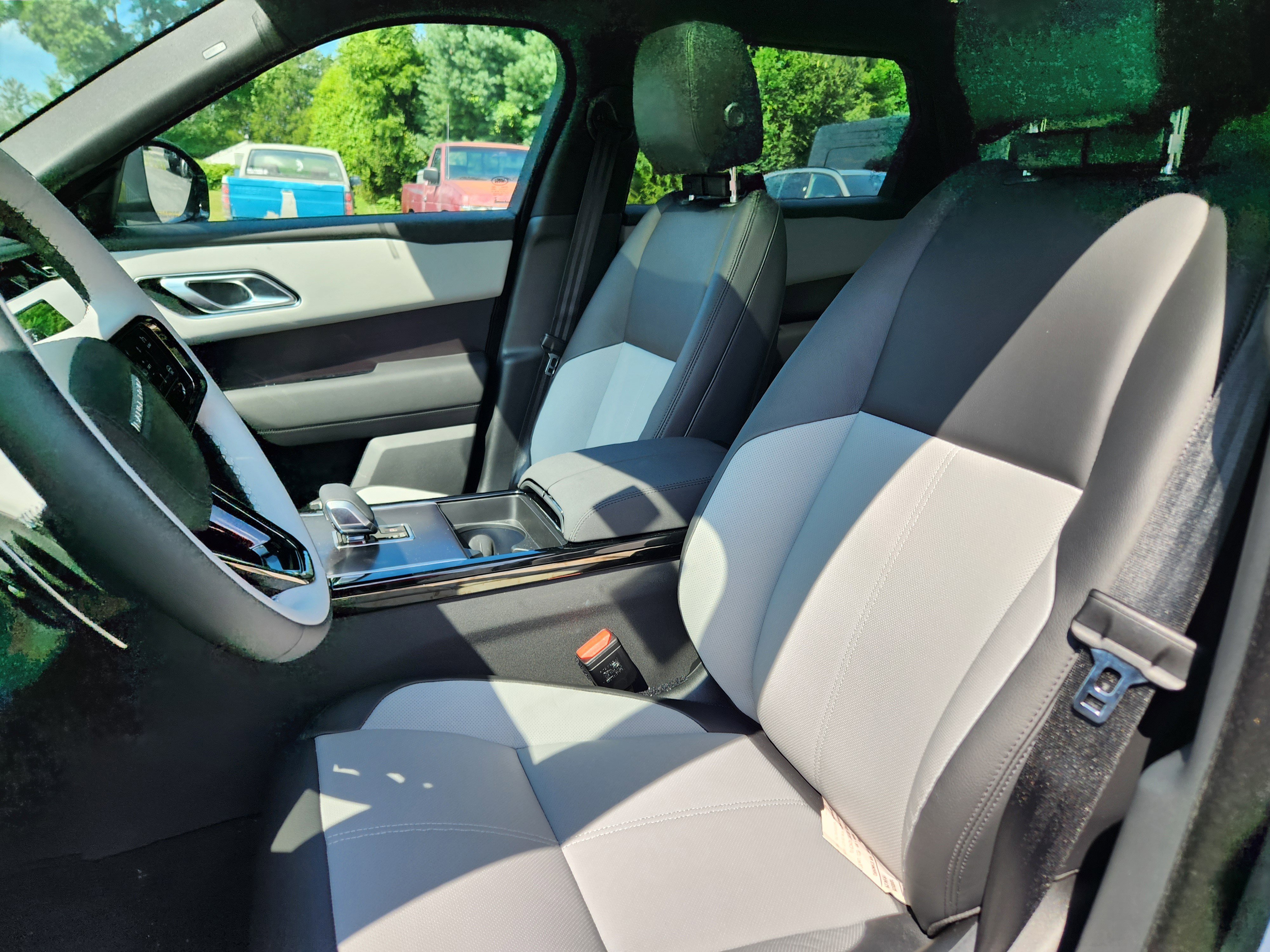 New 2026 Land Rover Range Rover Velar Dynamic SE image 6