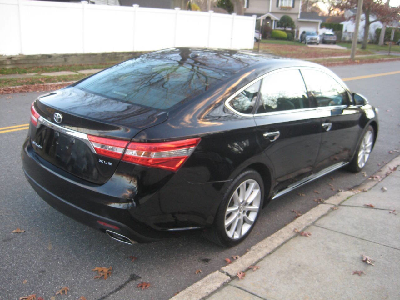 Used 2013 Toyota Avalon XLE Touring FWD image 5