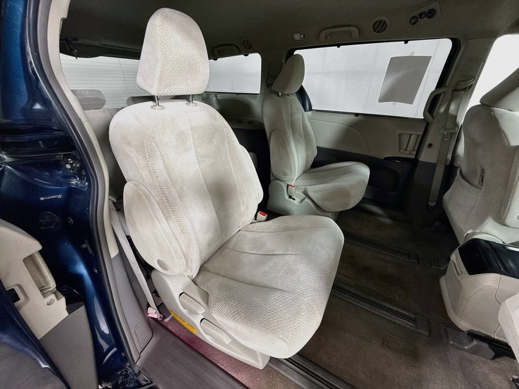 Used 2011 Toyota Sienna LE w/ Towing Pkg AWD/4WD image 29