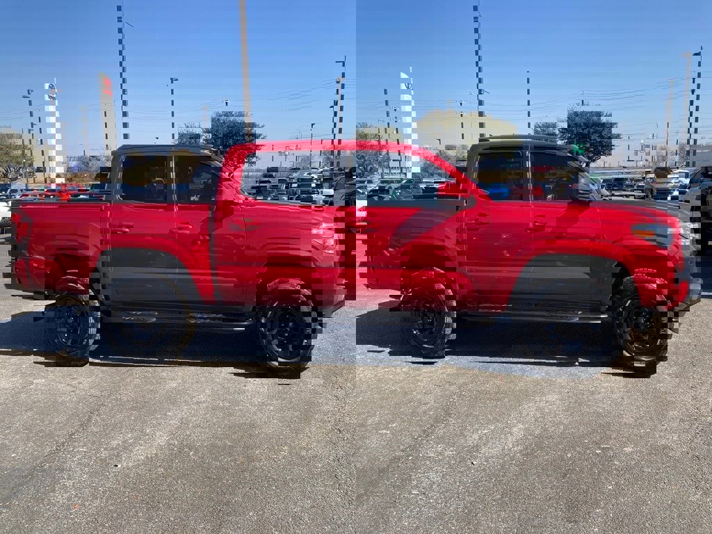 Used 2022 Toyota Tacoma SR w/ SR Convenience Package image 4