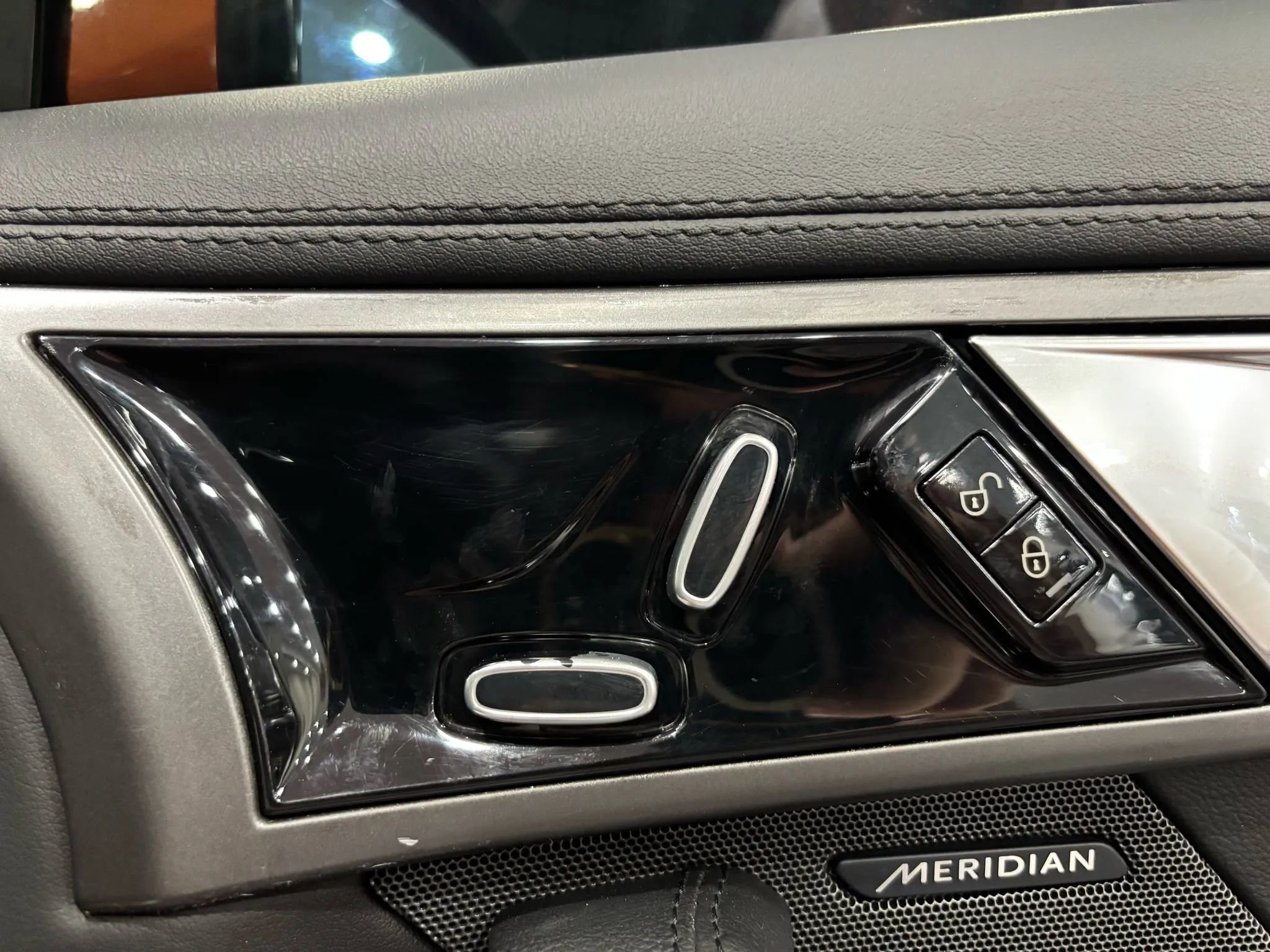 Used 2014 Jaguar F-TYPE Convertible image 28