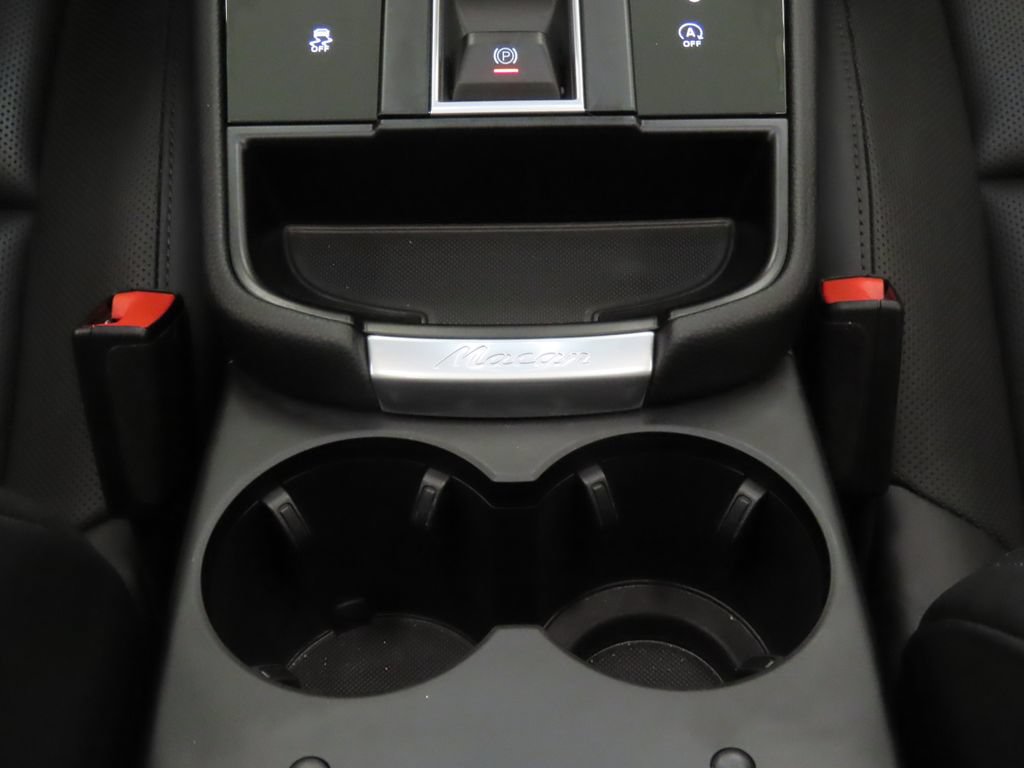 Certified 2026 Porsche Macan AWD/4WD image 29