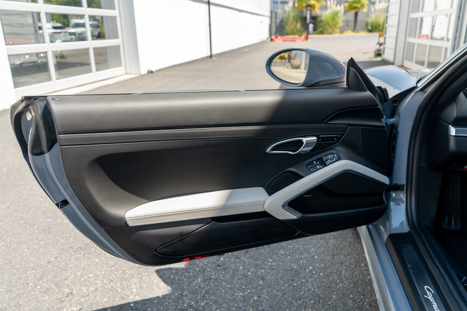 Used 2024 Porsche 718 Cayman RWD image 10