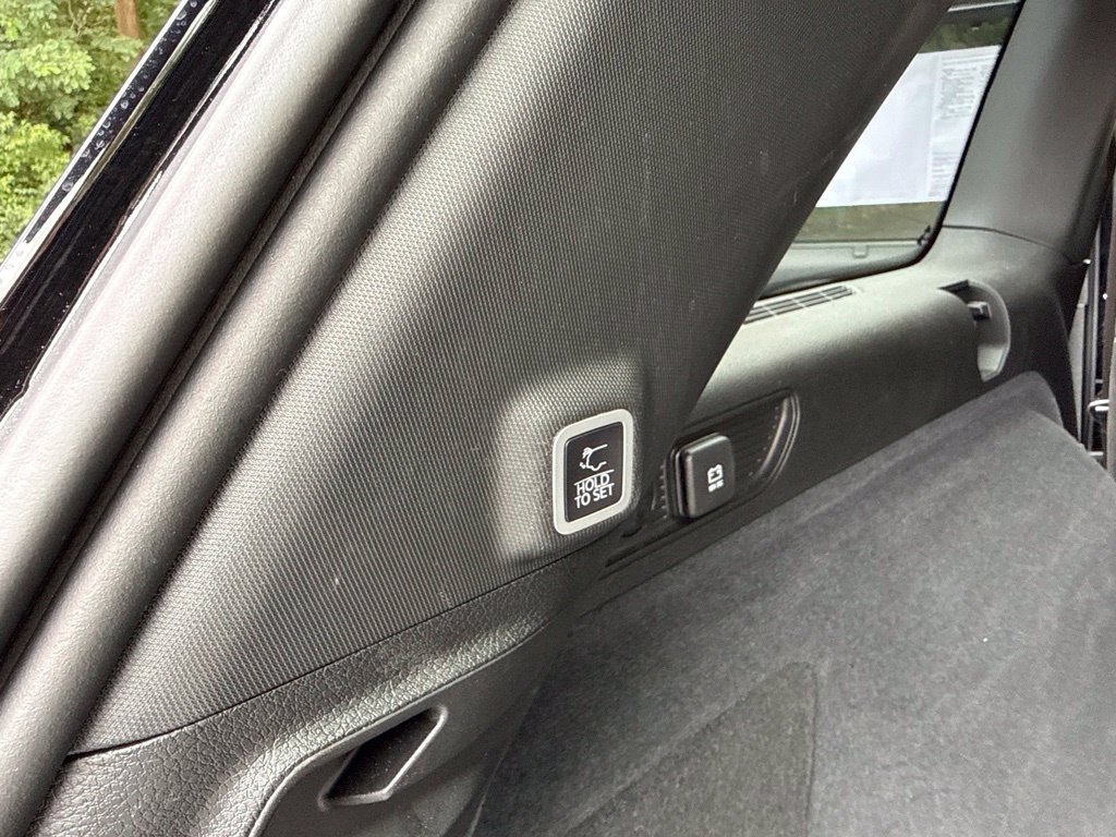 Used 2023 Jeep Grand Cherokee Overland w/ Luxury Tech Group IV AWD/4WD image 16