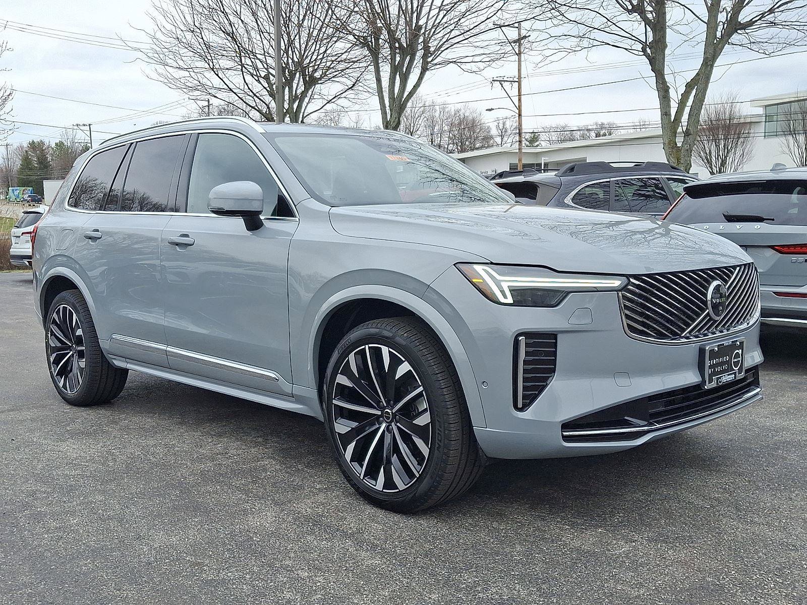 Certified 2025 Volvo XC90 B6 Plus image 1