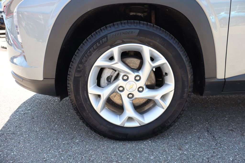 Used 2024 Chevrolet Trax LS w/ LS Convenience Package FWD image 23