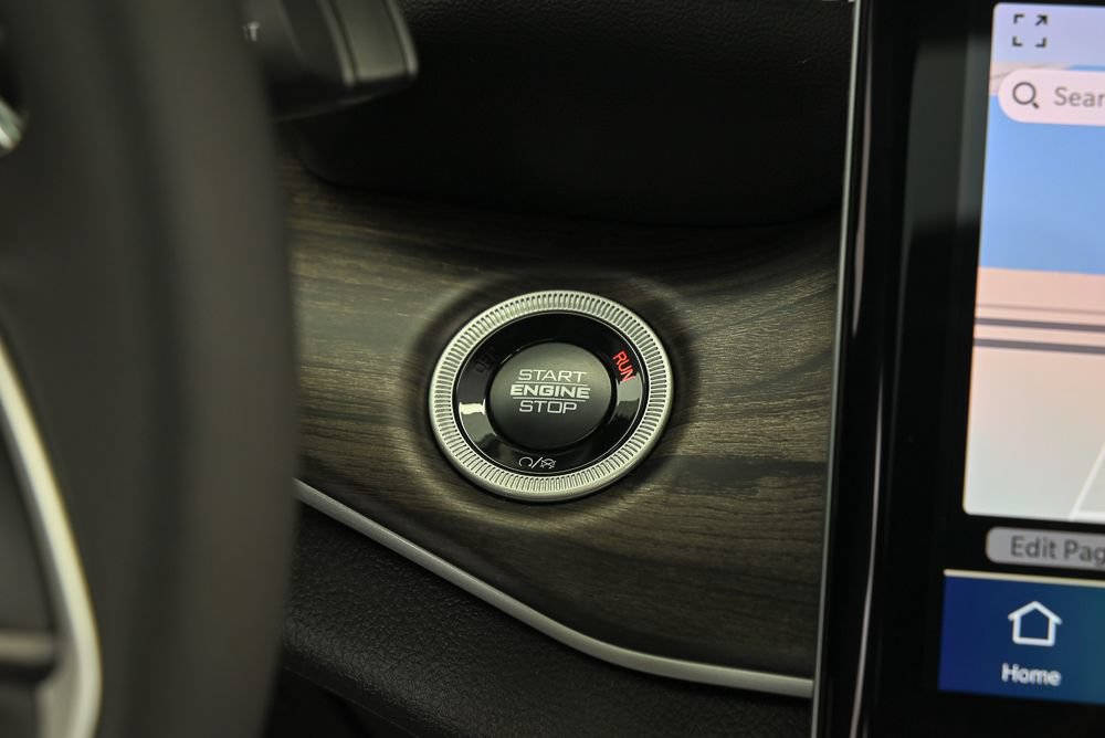 Used 2025 Jeep Grand Cherokee L Limited AWD/4WD image 32