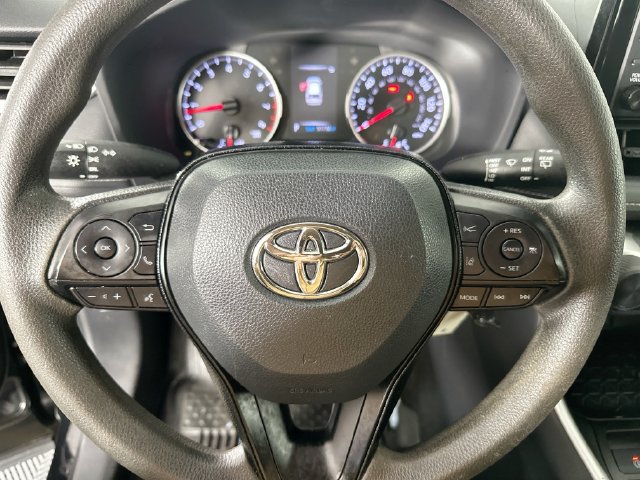 Used 2021 Toyota RAV4 LE AWD/4WD image 17