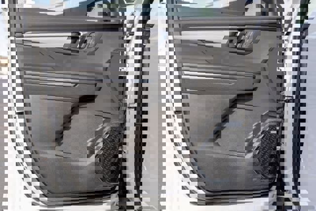 Used 2025 Buick Enclave Preferred AWD/4WD image 16