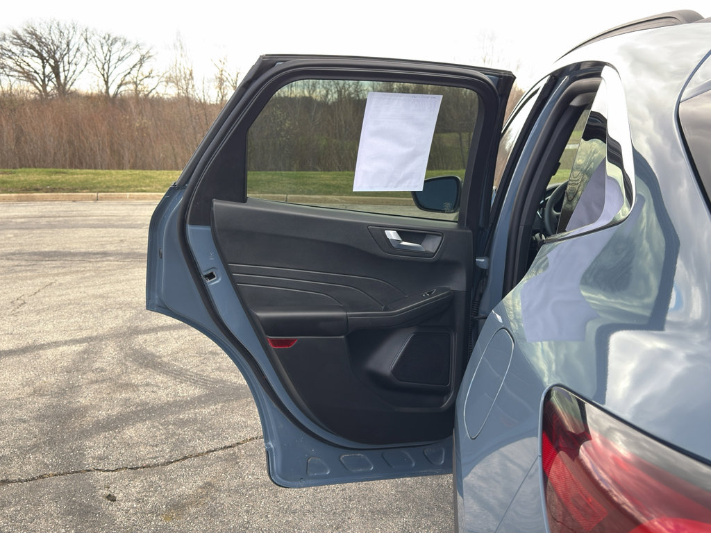 Used 2025 Ford Escape Platinum AWD/4WD image 34