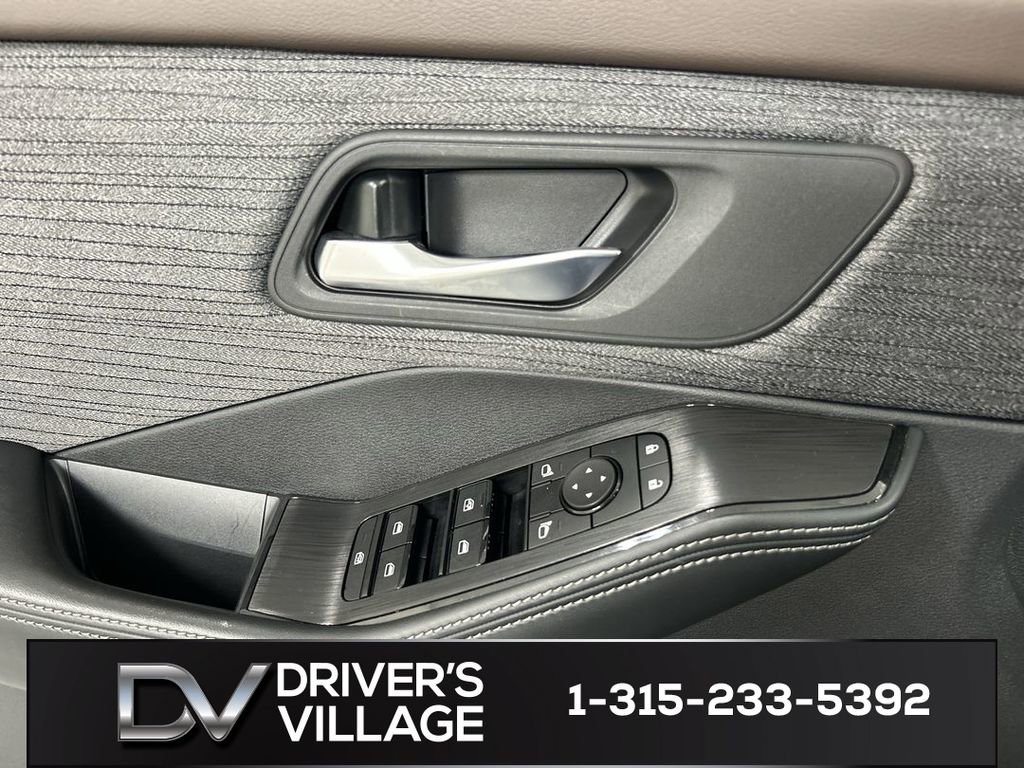 Used 2023 Nissan Rogue SV AWD/4WD image 11