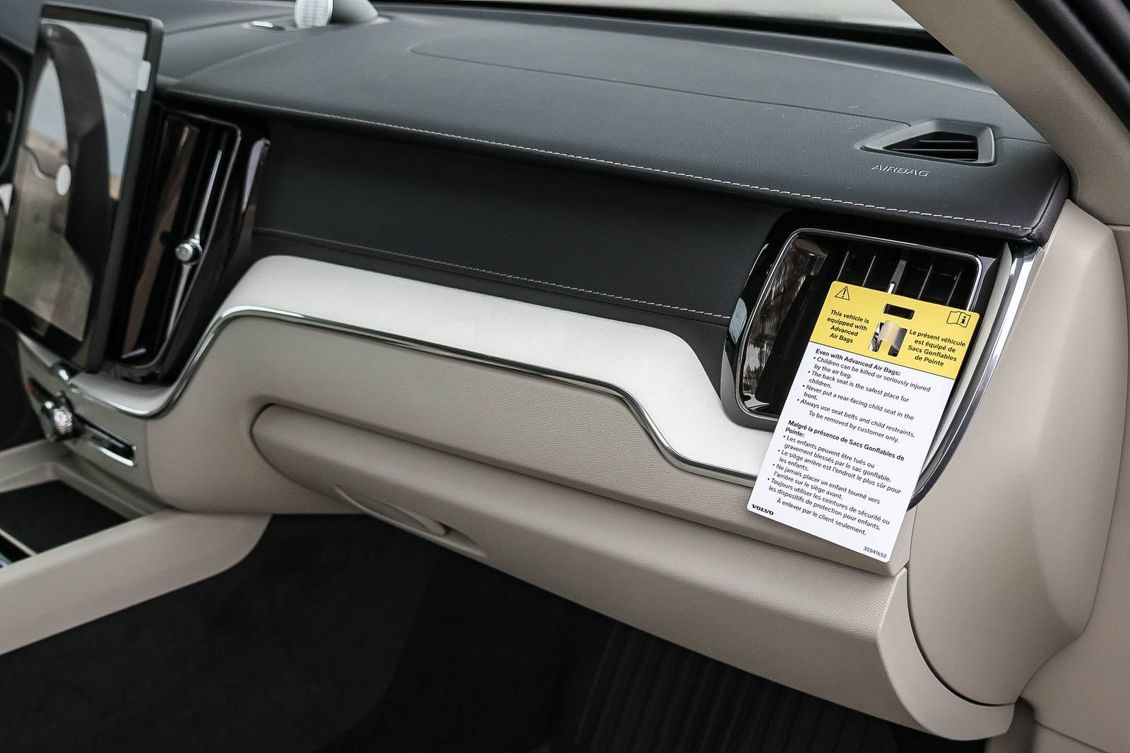 New 2026 Volvo XC60 T8 Ultra w/ Climate Package image 19