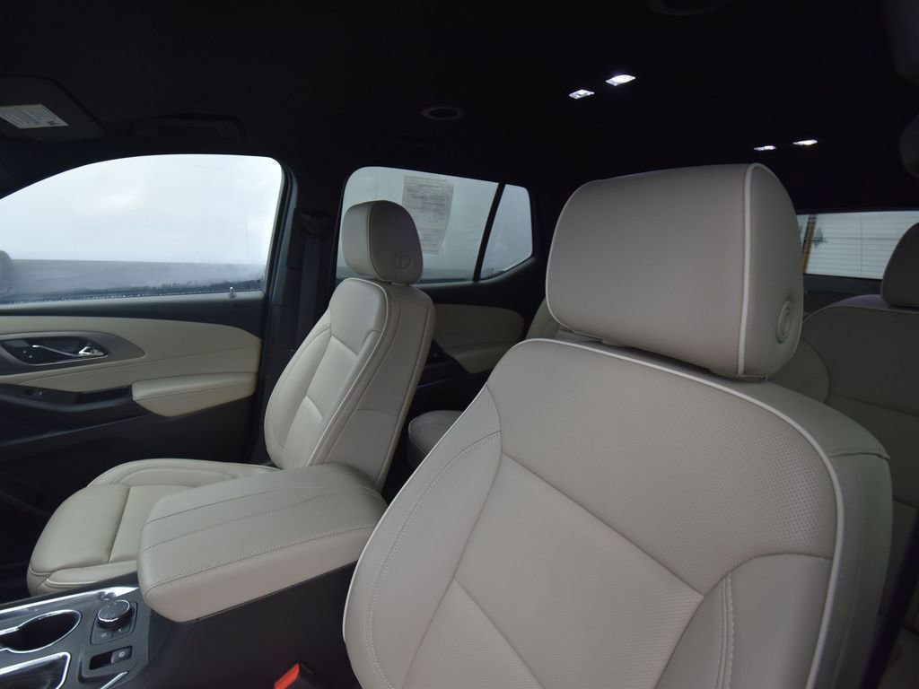 Used 2023 Chevrolet Traverse Premier image 14