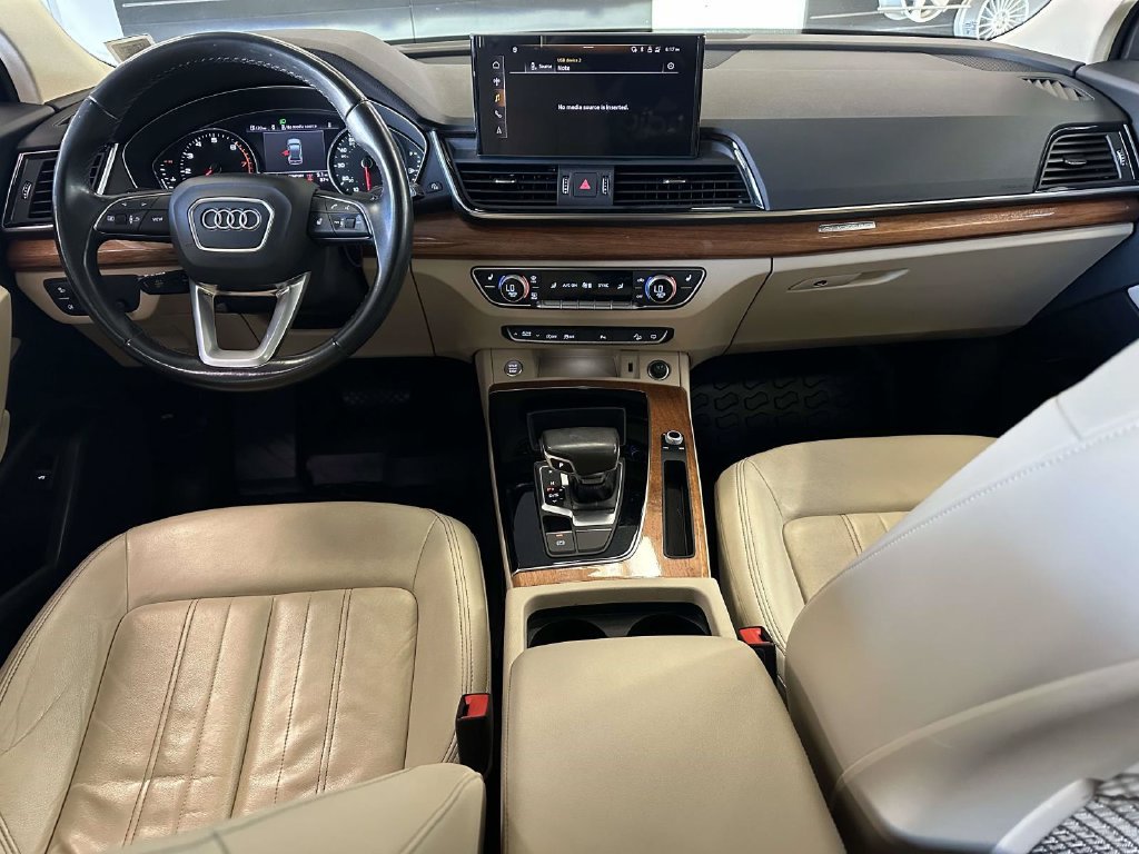 Used 2023 Audi Q5 2.0T Premium w/ Convenience Package AWD/4WD image 17