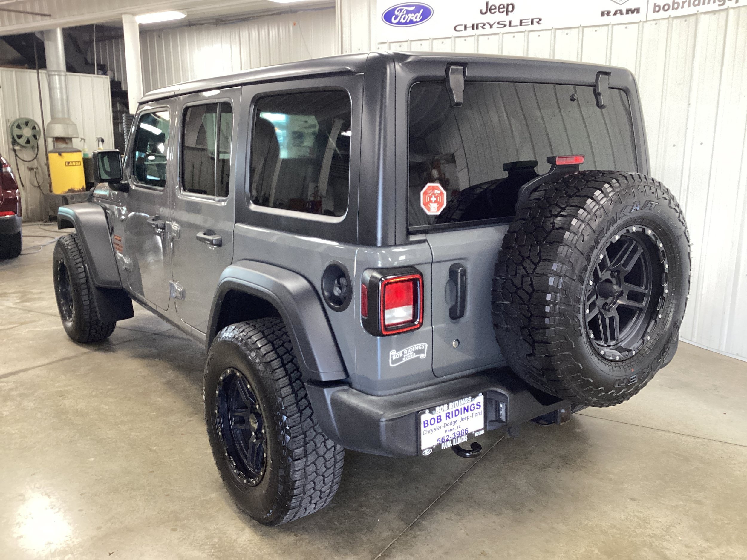 Used 2018 Jeep Wrangler Unlimited Sport AWD/4WD image 3