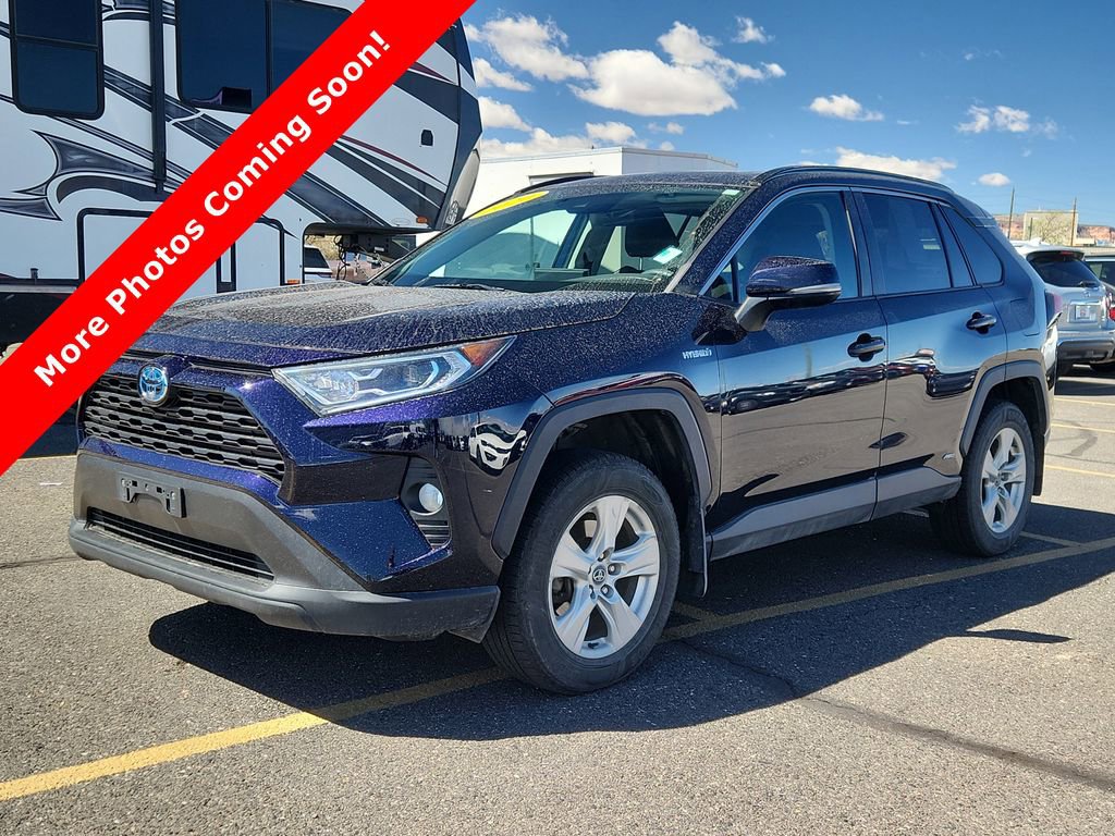 Used 2020 Toyota RAV4 XLE w/ Convenience Package image 4