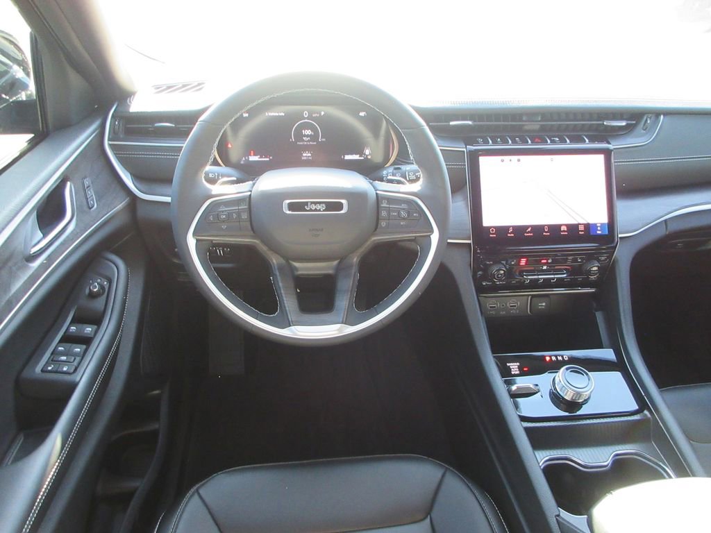 Used 2025 Jeep Grand Cherokee L Limited w/ Trailer Tow Package image 15