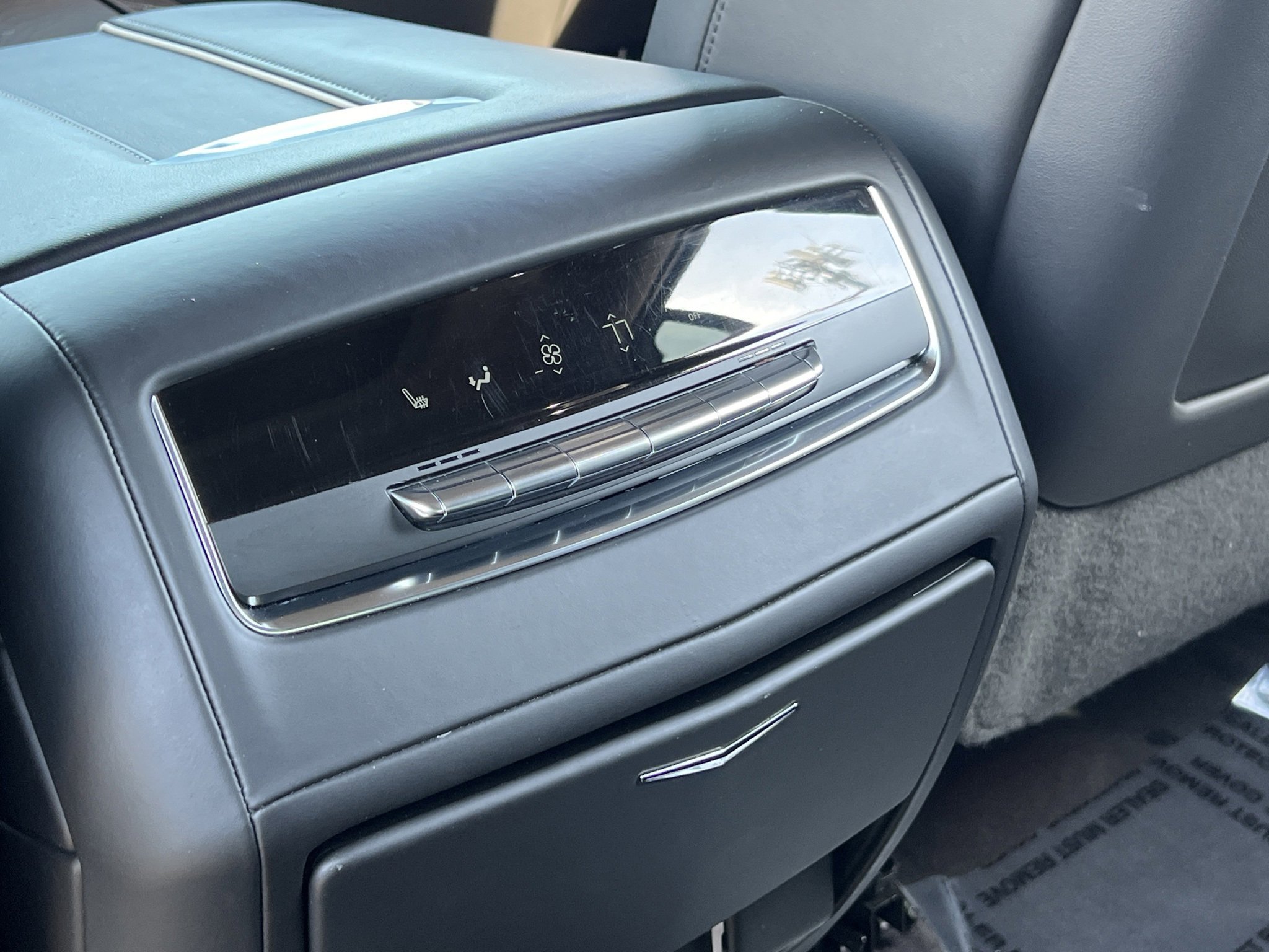 Used 2022 Cadillac Escalade Sport Platinum w/ Heavy-Duty Trailer Package image 22