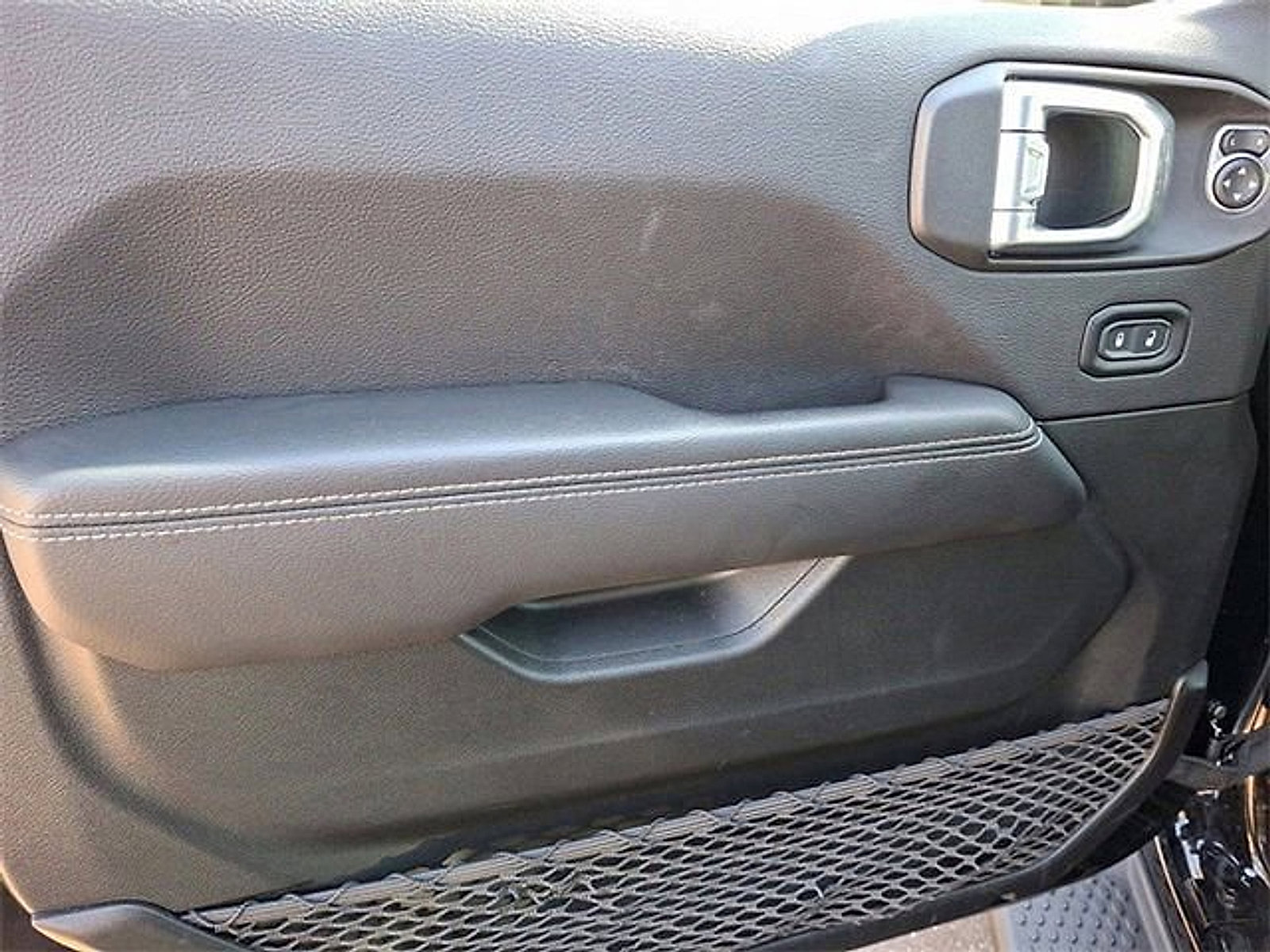 Used 2021 Jeep Wrangler Unlimited Sahara AWD/4WD image 12