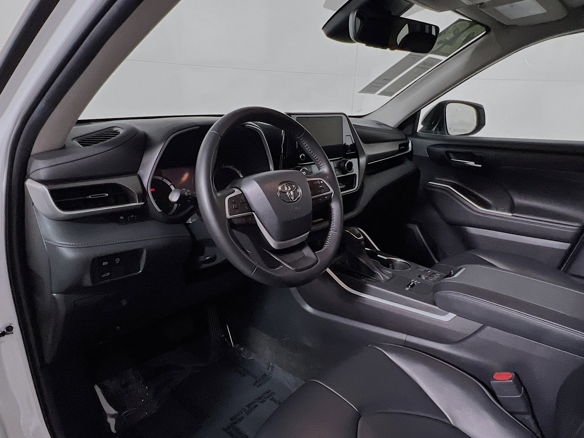 Used 2023 Toyota Highlander XLE image 30