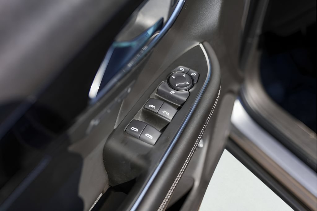 Used 2022 Buick Envision Essence w/ Sport Touring Package FWD image 23