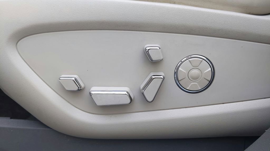 Used 2016 Lincoln MKX Reserve w/ Luxury Package image 17