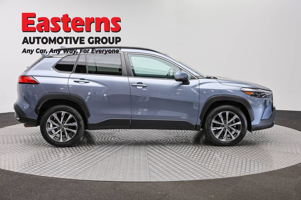 Used 2022 Toyota Corolla Cross XLE w/ Convenience Package AWD/4WD image 4