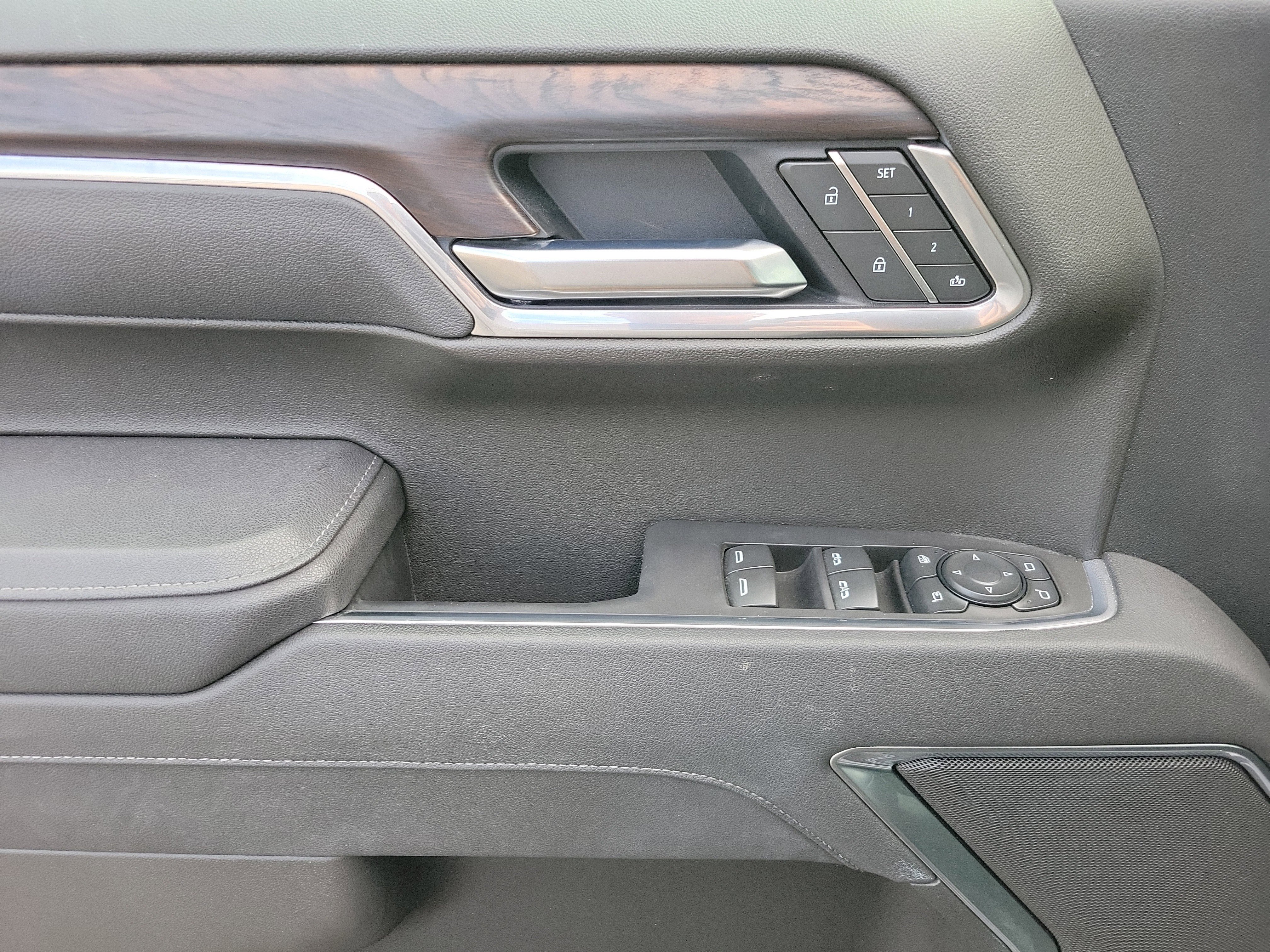 Used 2025 GMC Sierra 1500 SLT image 6