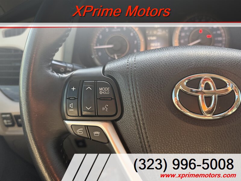 Used 2015 Toyota Sienna XLE w/ XLE Navigation Package FWD image 23