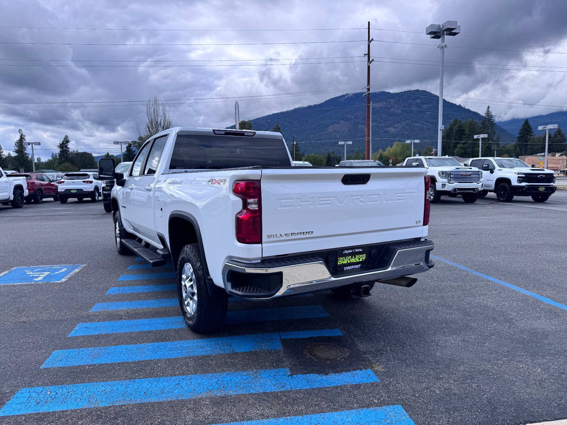 Used 2023 Chevrolet Silverado 2500 LT w/ Convenience Package AWD/4WD image 5