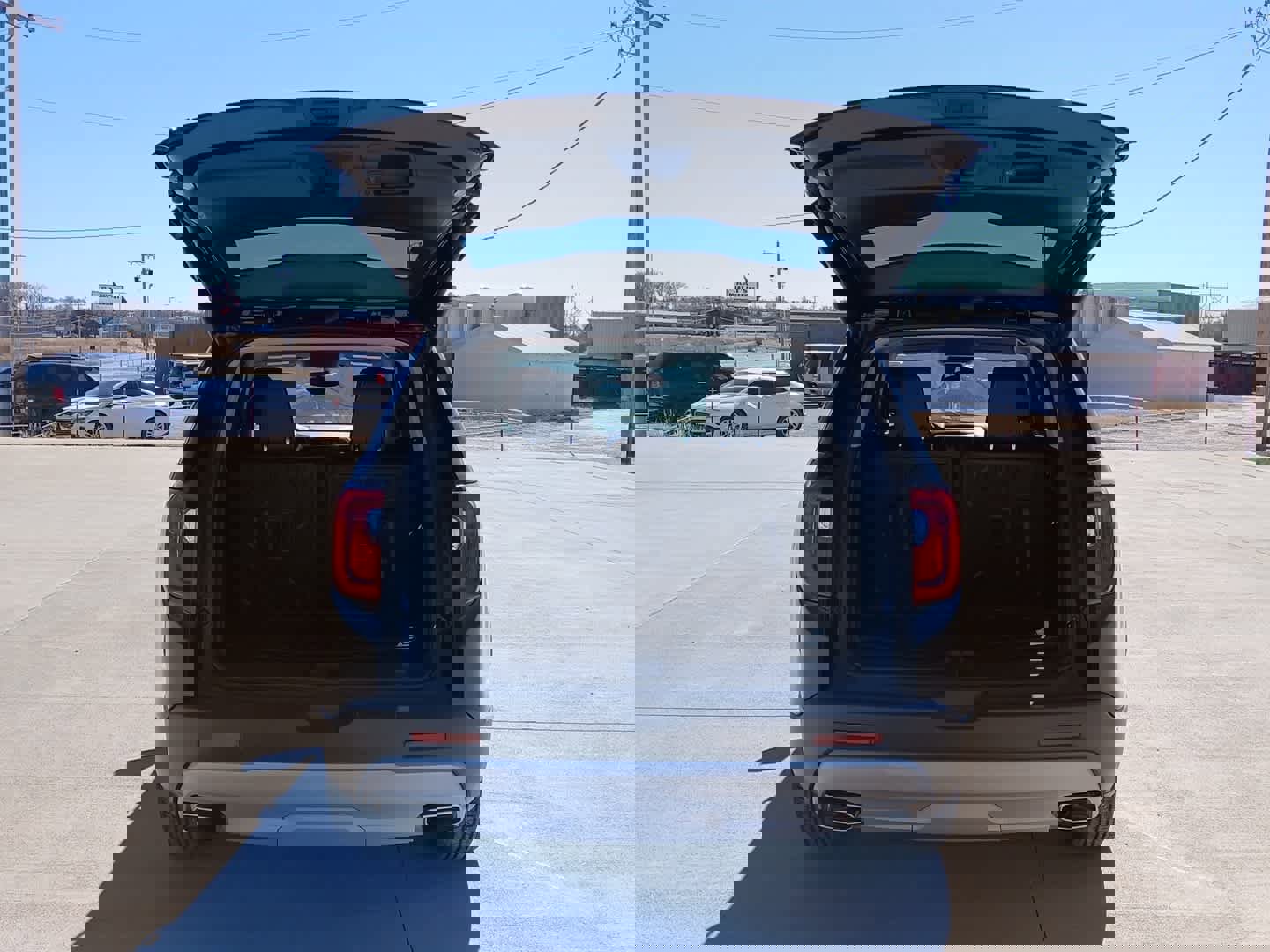 Used 2023 GMC Acadia SLT w/ Preferred Package image 8