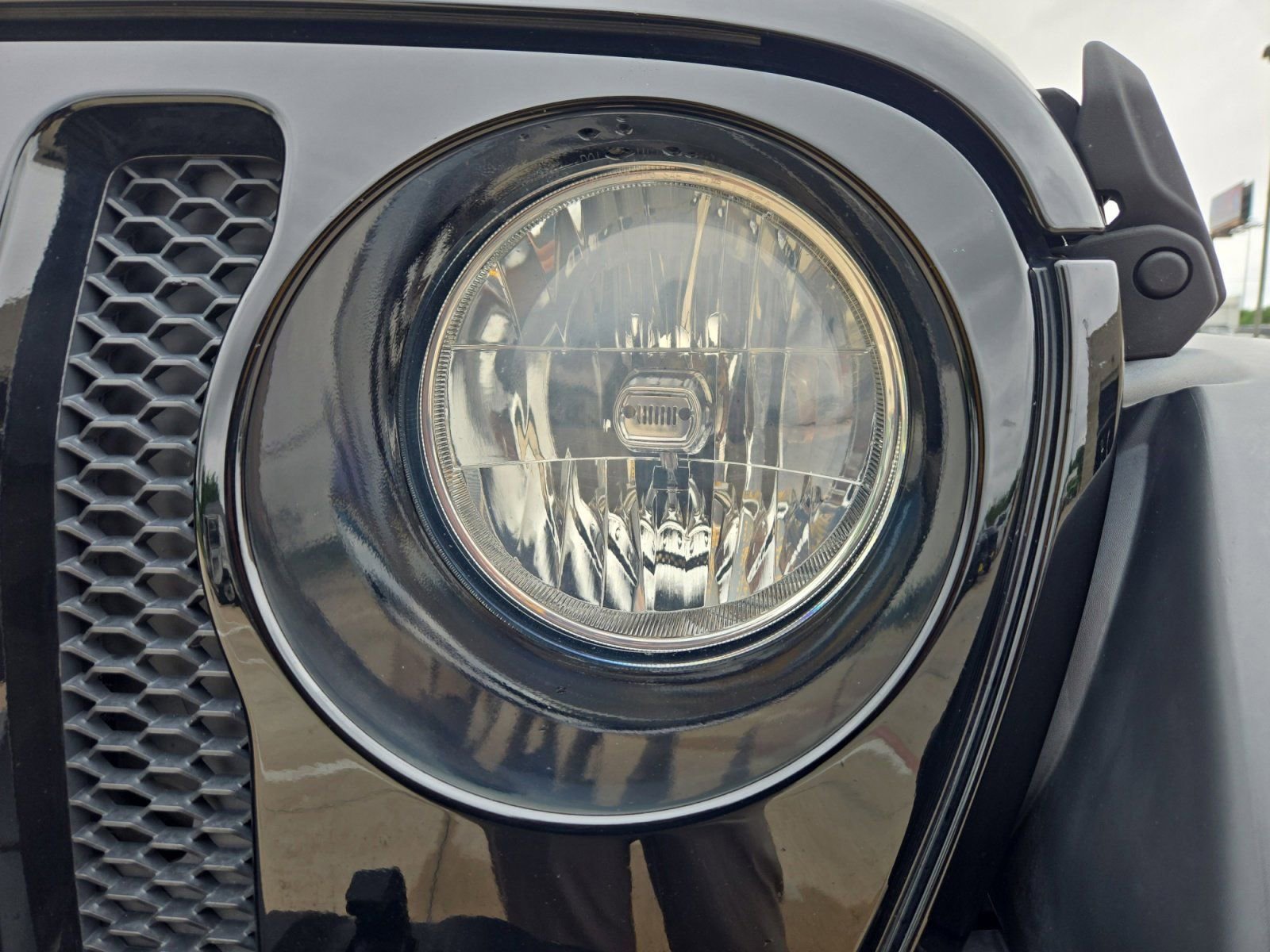 Used 2018 Jeep Wrangler Unlimited Sport S image 9