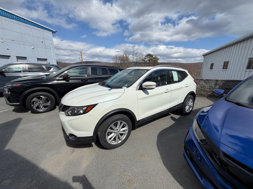 Used 2018 Nissan Rogue Sport SV w/ SV All-Weather Package image 2
