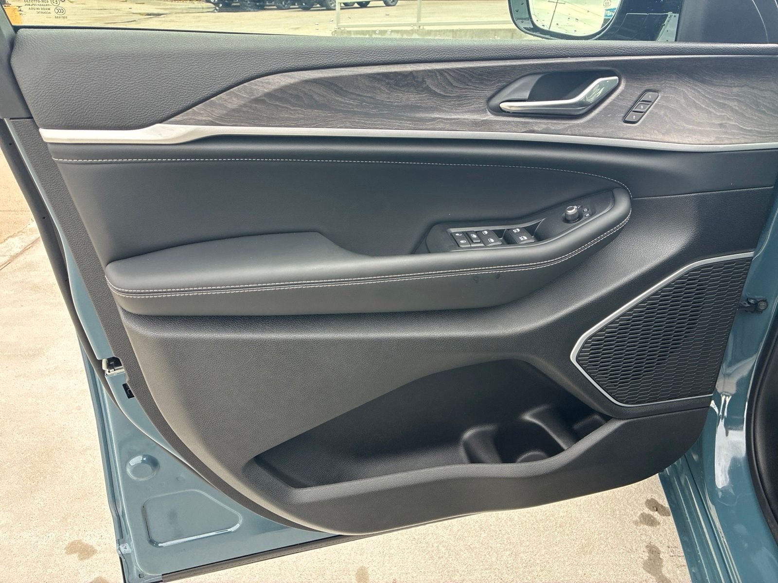 New 2026 Jeep Grand Cherokee Limited AWD/4WD image 15