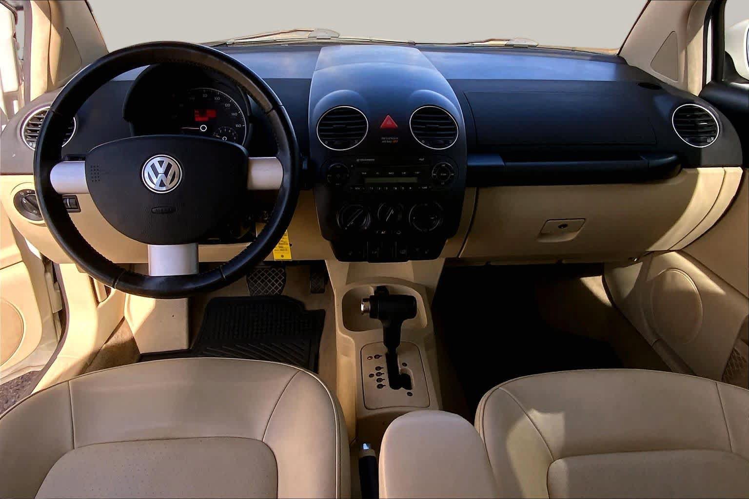 Used 2010 Volkswagen Beetle Coupe FWD image 14