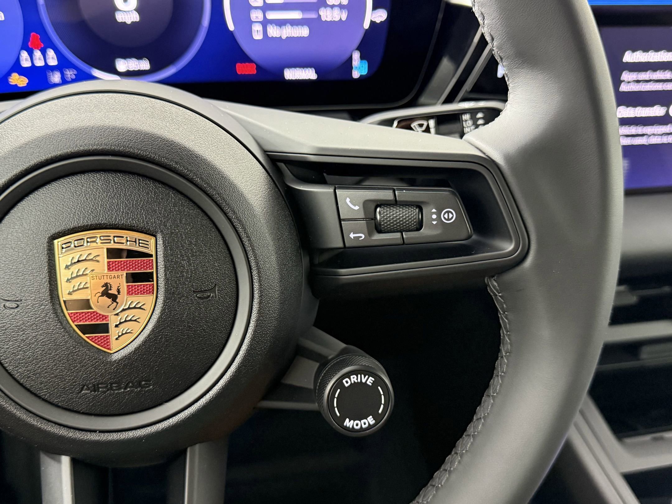 New 2025 Porsche Macan Electric image 25