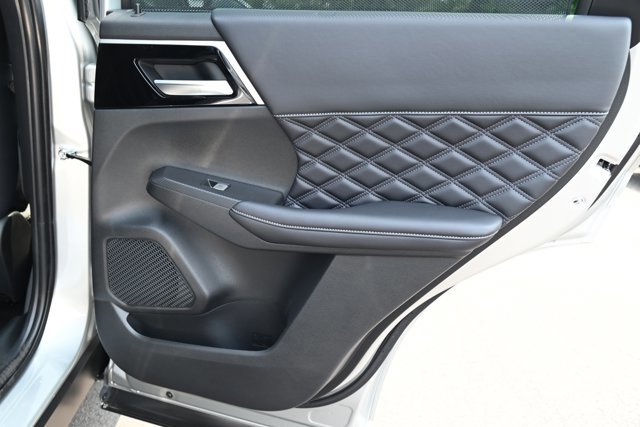 New 2023 Mitsubishi Outlander SEL image 25