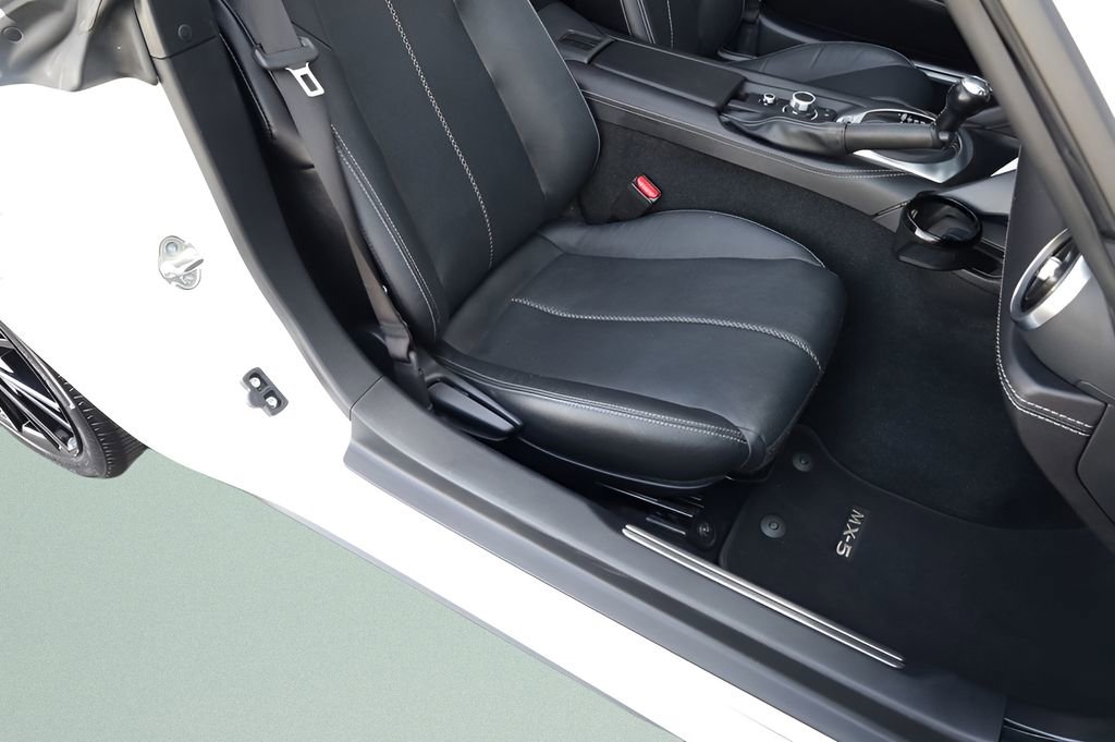 Used 2024 MAZDA MX-5 Miata RF Grand Touring RWD image 25