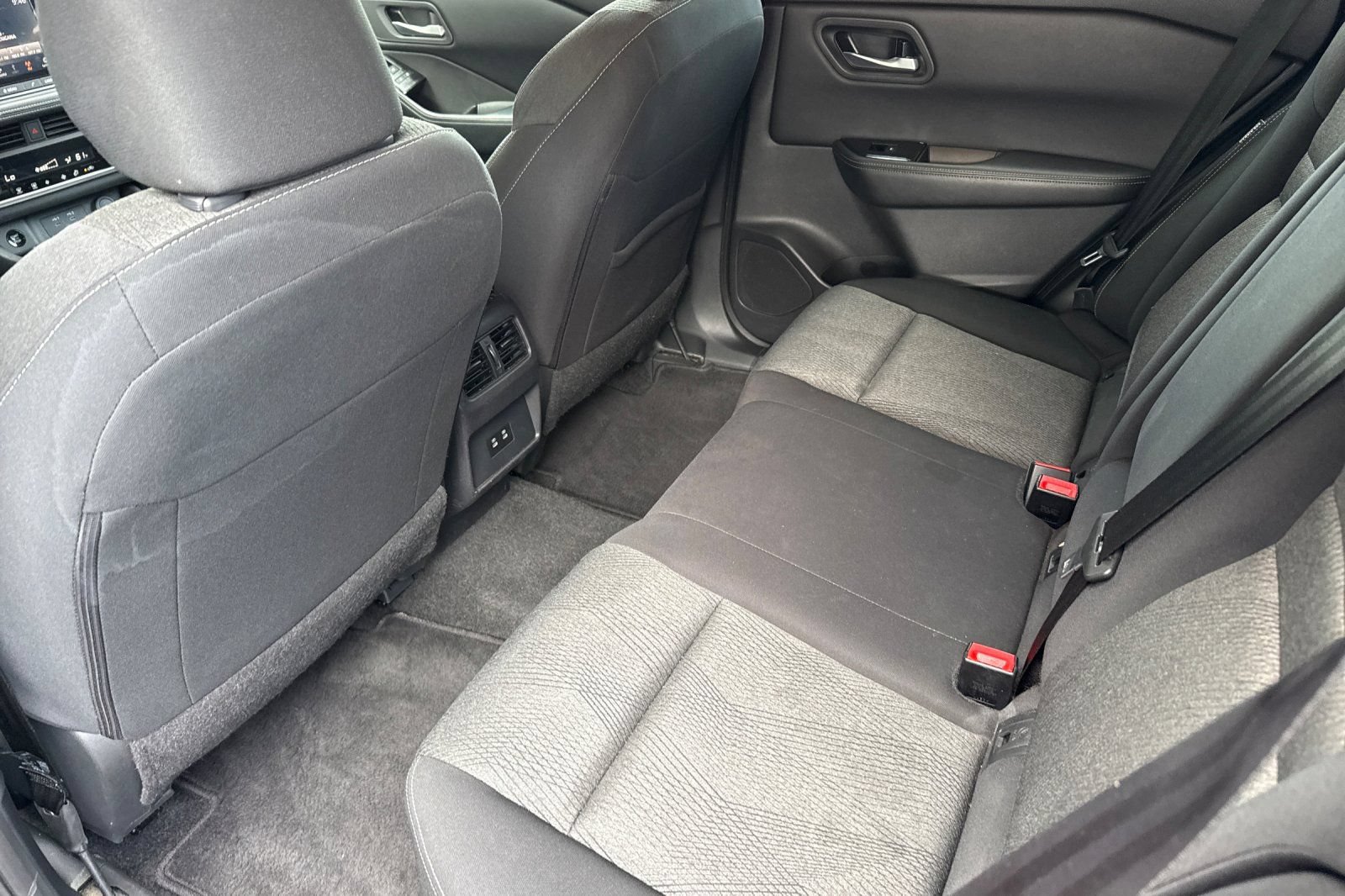 Used 2024 Nissan Rogue SV AWD/4WD image 15