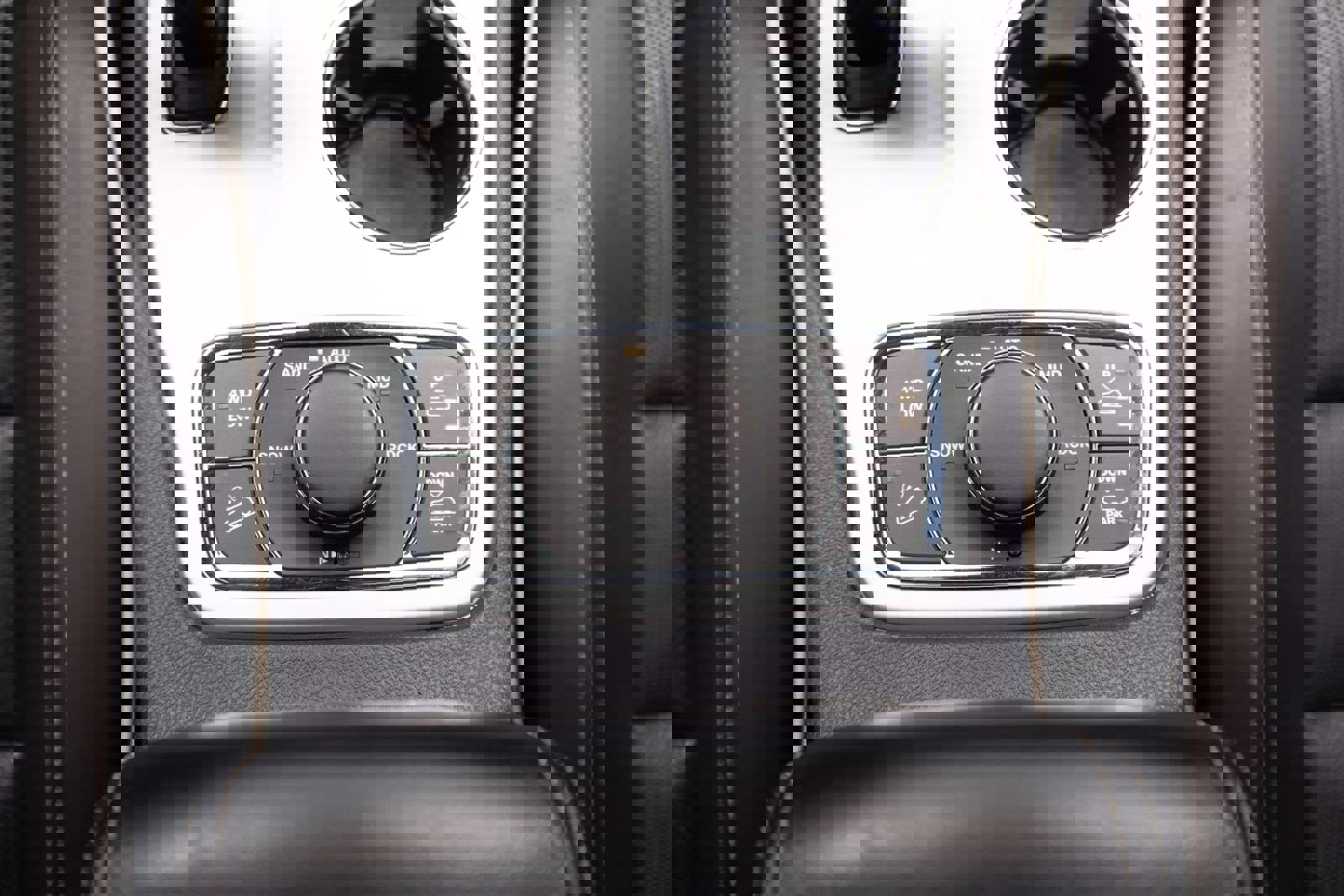 Used 2014 Jeep Grand Cherokee Overland w/ Mopar Chrome Edition Group image 6