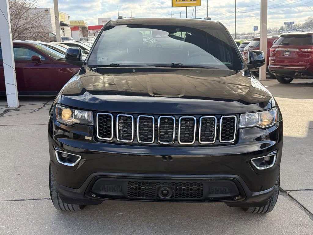 Used 2020 Jeep Grand Cherokee Laredo image 2
