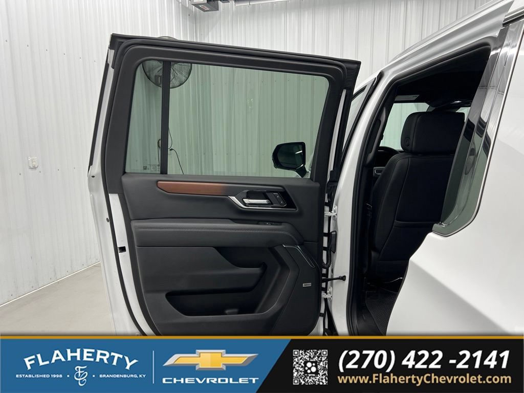 Used 2025 GMC Yukon XL Denali AWD/4WD image 10