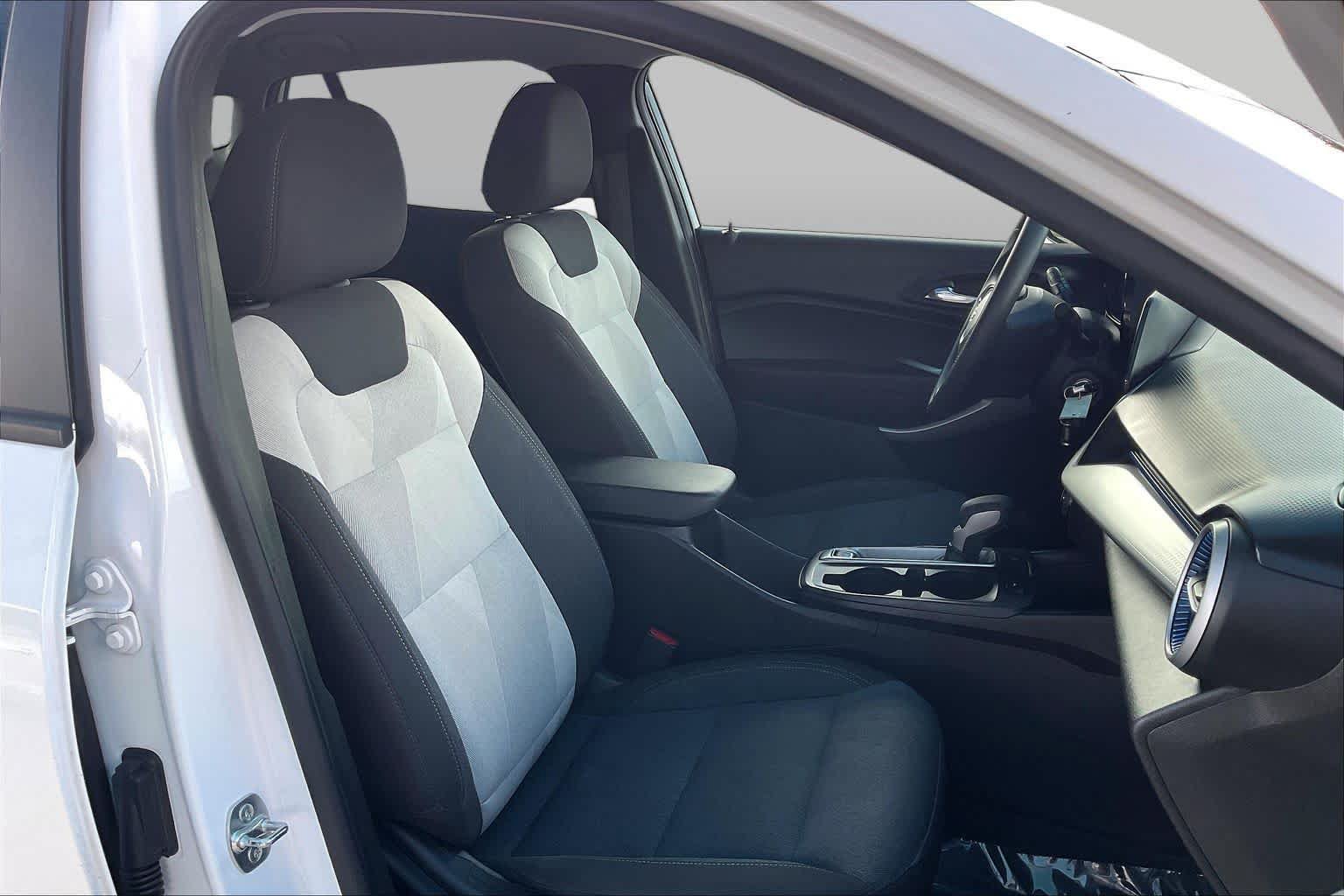 Used 2024 Chevrolet Trax LS w/ LS Convenience Package FWD image 8