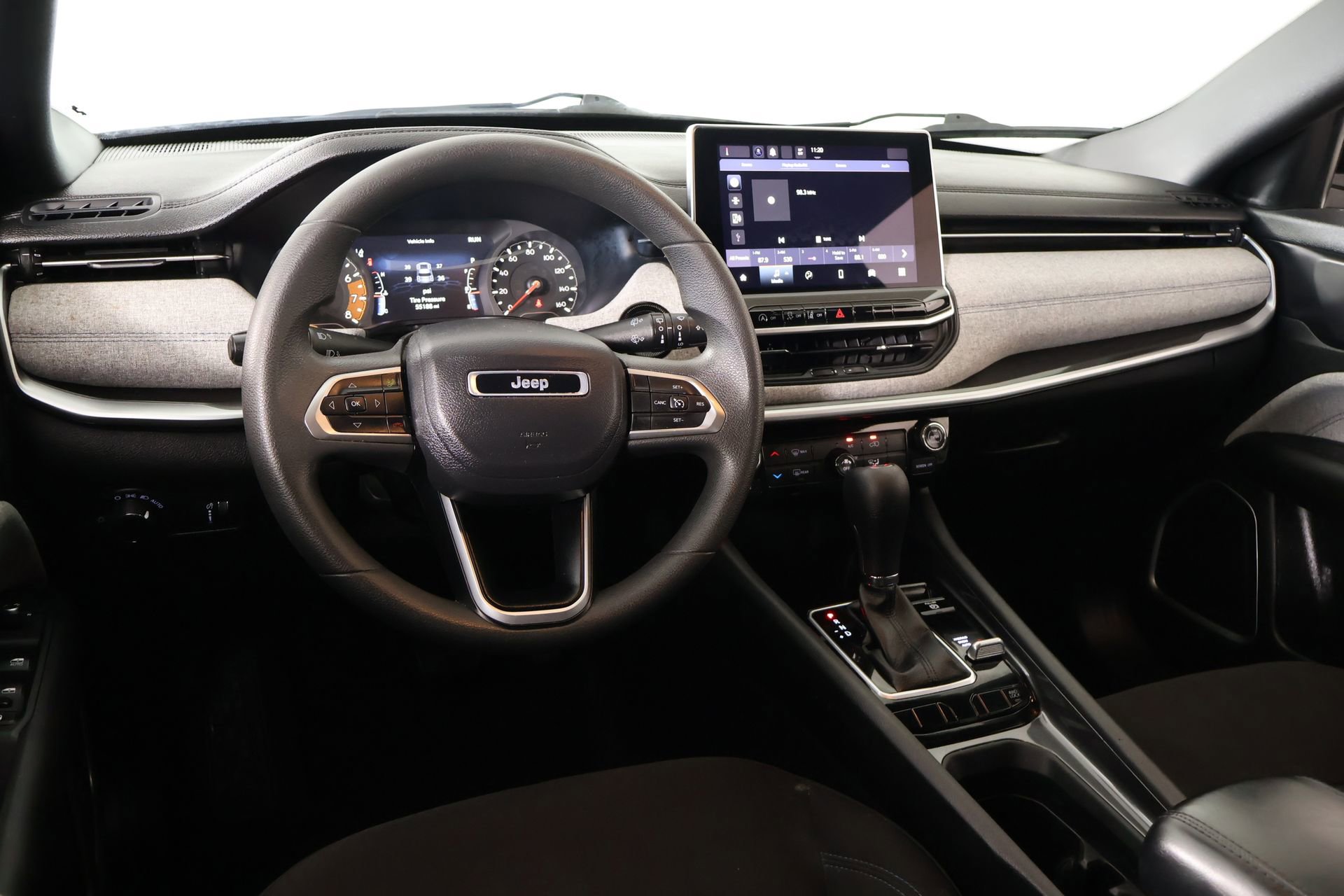 Used 2023 Jeep Compass Sport AWD/4WD image 2