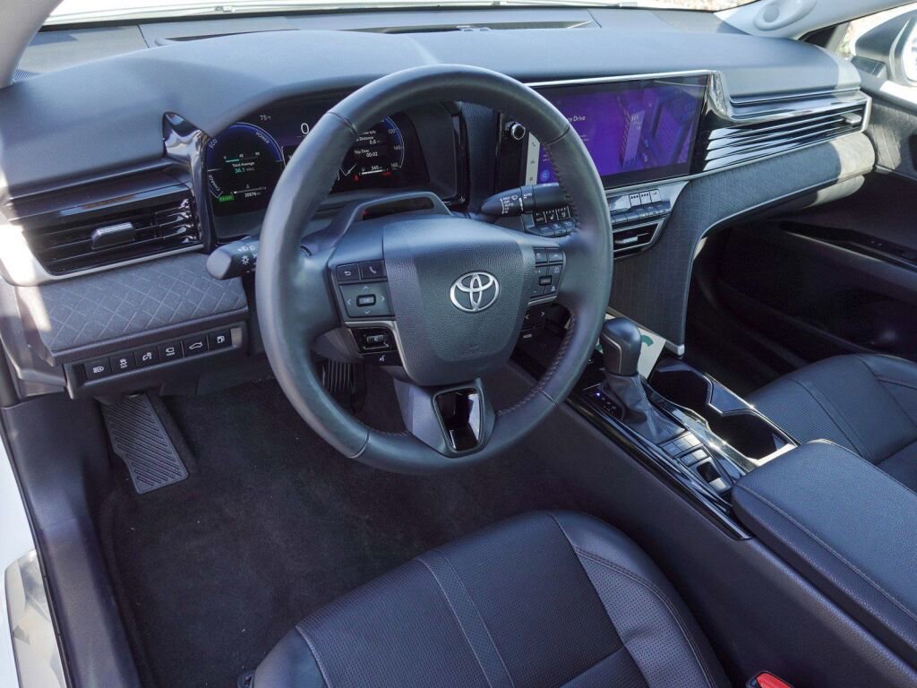Used 2025 Toyota Camry XLE image 10