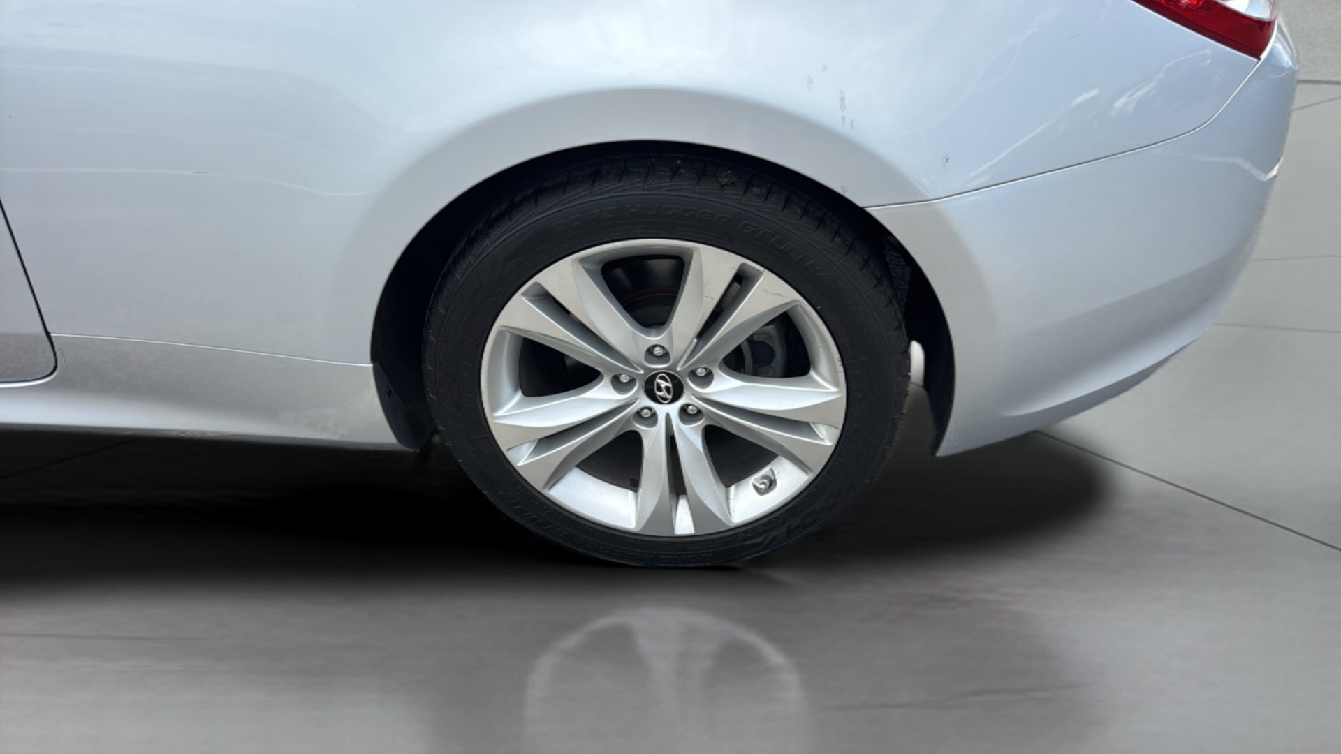 Used 2011 Hyundai Genesis 3.8 RWD image 37