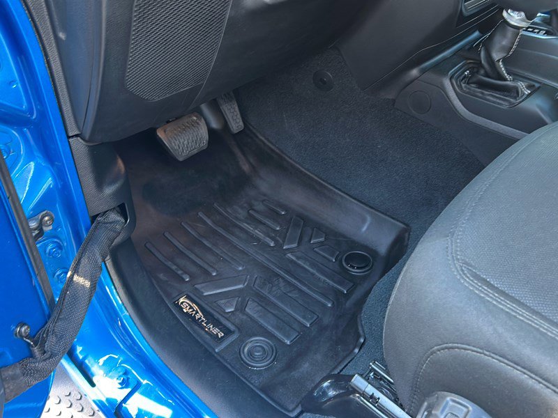 Used 2022 Jeep Wrangler Unlimited Sahara w/ Cold Weather Group image 16