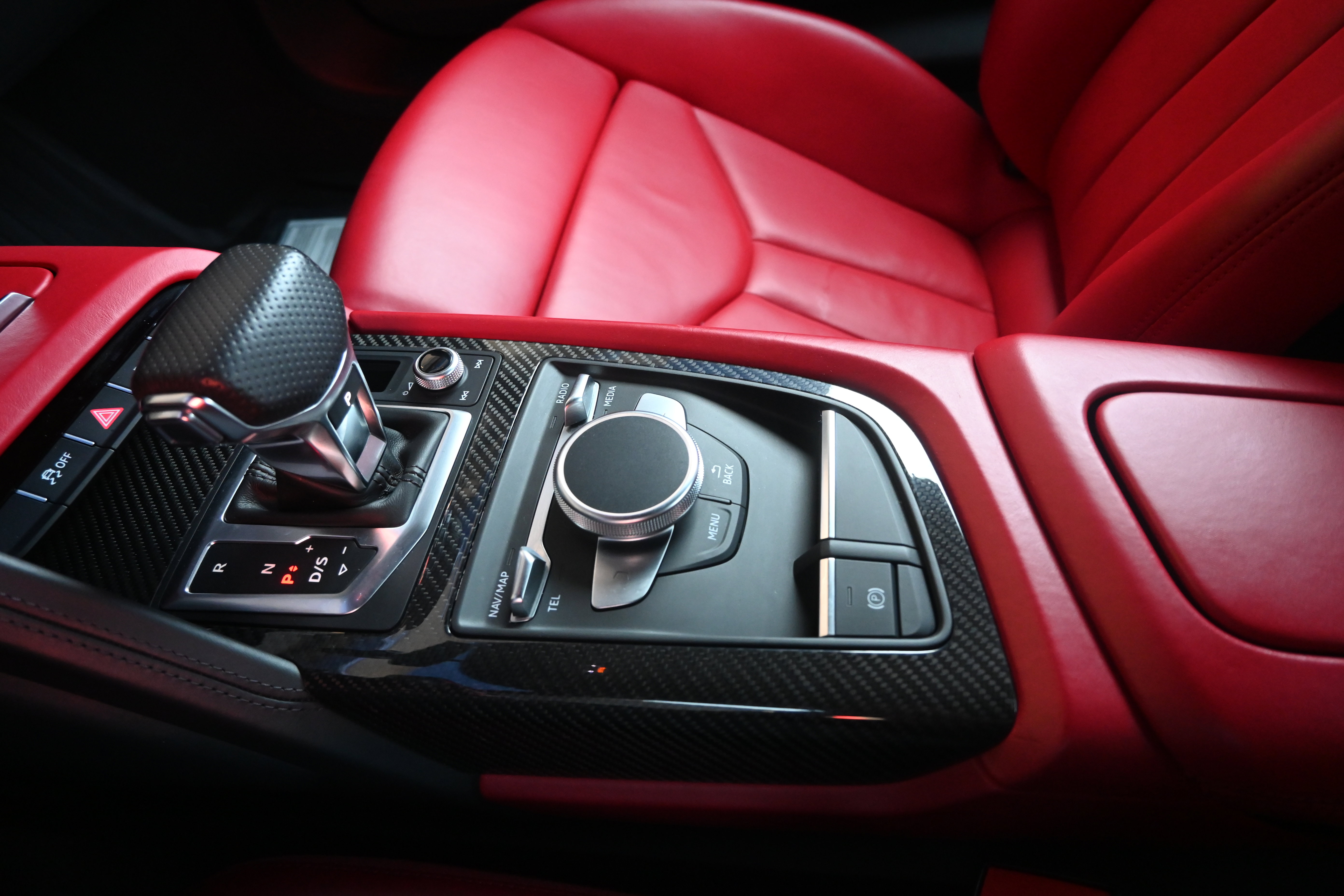 Used 2018 Audi R8 V10 w/ Premium Package RWD image 64