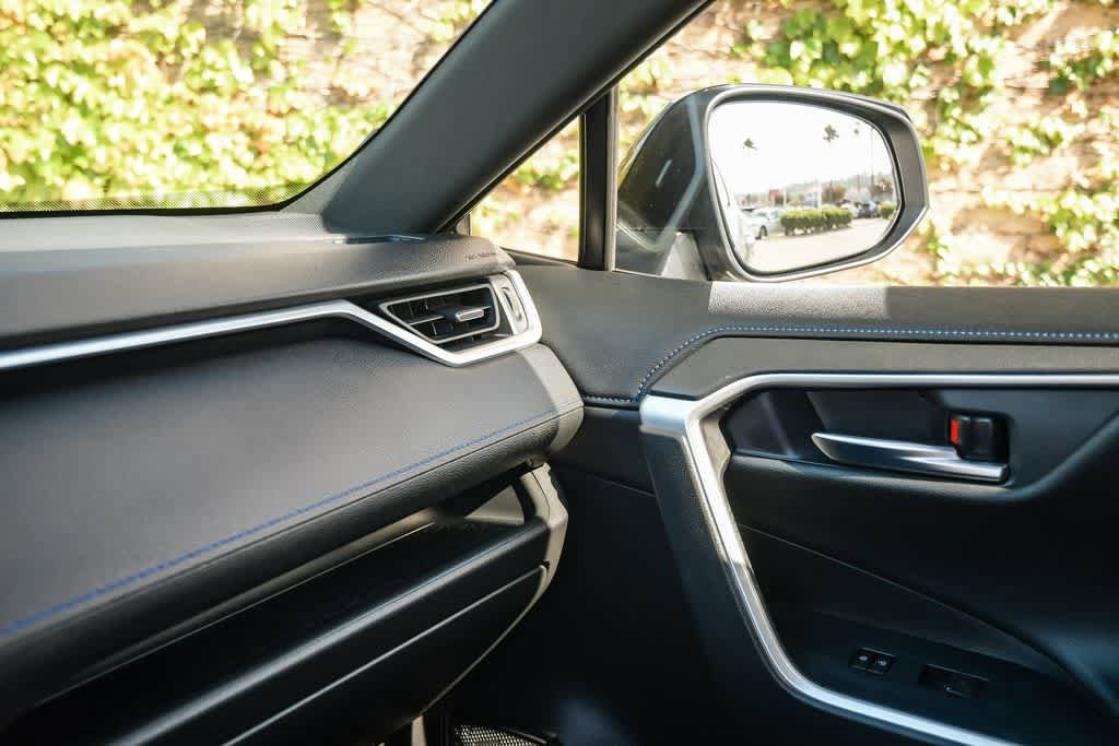 Used 2025 Toyota RAV4 XSE w/ Weather Package AWD/4WD image 20